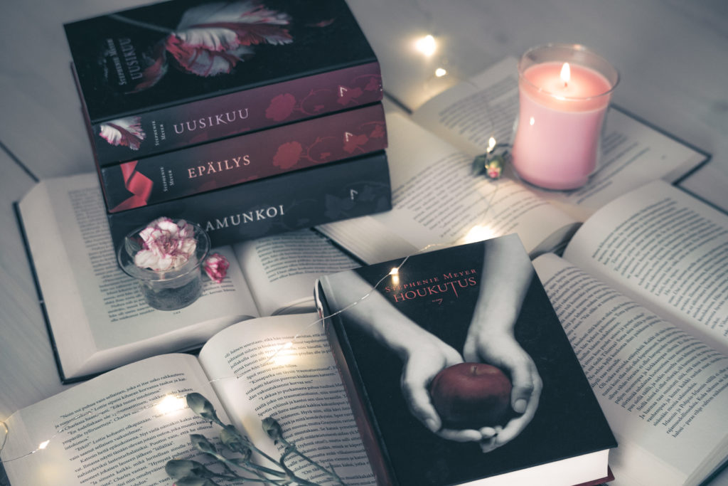 Twilight trilogia ja bookstagram kirjakuva.